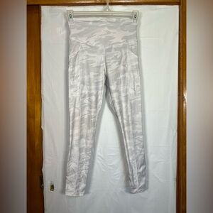 Cheeky Fit White & Grey Camouflage Workout Leggings With Pockets. Women’s Size M